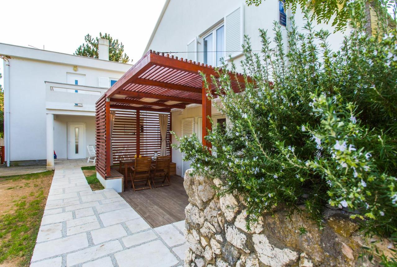 Happy Apartments Baska Exterior photo