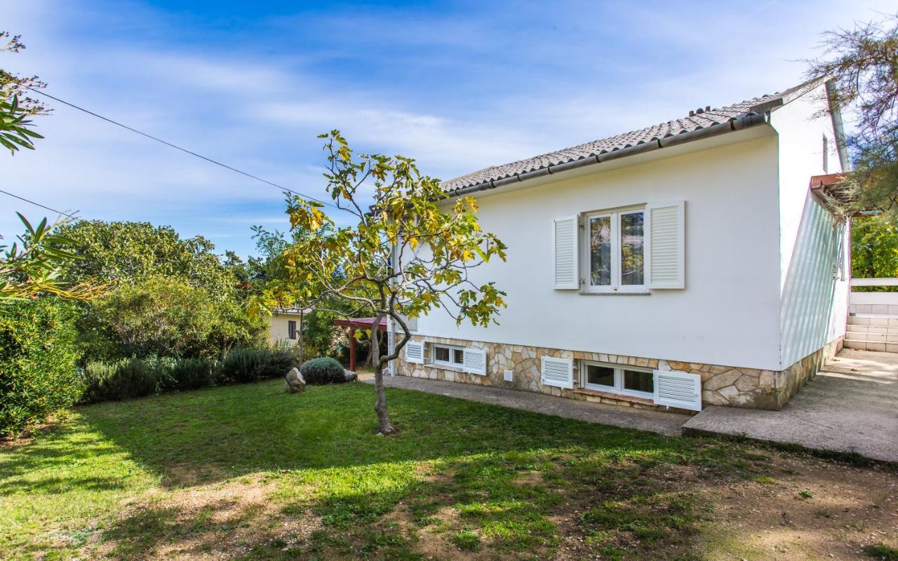 Happy Apartments Baska Exterior photo